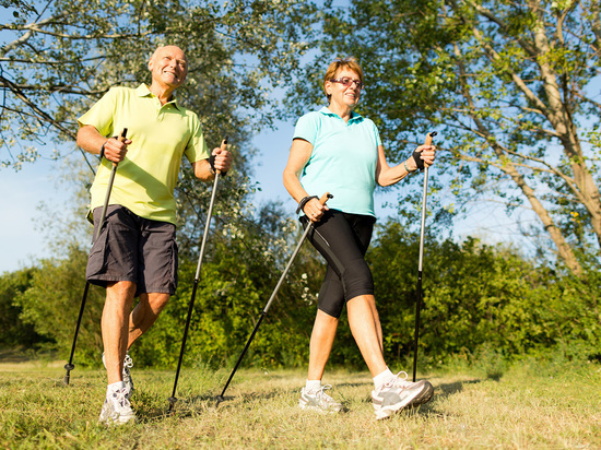 Скандинавская ходьба для пожилых людей Скандинавская ходьба для пожилых людей